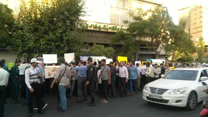چهره کسانی که در جشن تولد ملکه انگلیس شرکت کردند، باید برای مردم مشخص شود