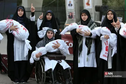تجمع اعتراضی کادر درمان دانشگاه تهران در اعتراض به وقوع جنایات انسانی در غزه