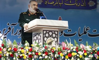 فراز&zwnj;های آخر مبارزه با استکبار است/ تنها عمود مرکزی دشمن باقی مانده است