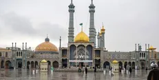 اگر نالیم هفده قرن، کم باشد در این ماتم/ که تنها بود هفده روز مهمان قم، این بانو