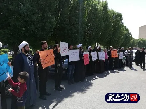 تجمع دانشجویان انجمن اسلامی دانشگاه شهید چمران اهواز در حمایت از کارگران هپکو در نماز جمعه