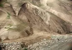 رانش کوه در مسجد سلیمان/ تخریب خانه‌های مسکونی و مصدومیت ۲ تن