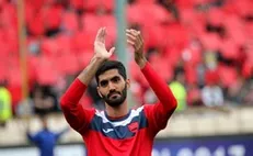 محمد انصاری، مدافع پیشین پرسپولیس، طلب ۲.۶ میلیاردی خود را به موسسه خیریه اهدا کرد