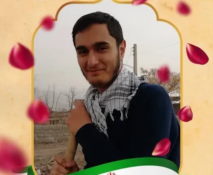 عروج دانشجوی بسیجی شهید مصطفی سارنگ هنگام خدمت&zwnj;رسانی در اردوی جهادی