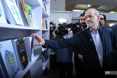 پزشکیان: کتاب‌ها باید بر اساس مسائل و نیاز روز جامعه نوشته شوند