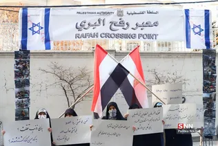 تجمع دانشجویی در مقابل سفارت مصر
