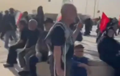 با هر شرایطی در راه رسیدن به محل وداع با پیکر مطهر رهبر شهید