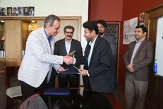 تولید و اکران آثار هنری و نمایشی با موضوع شهری و زندگی