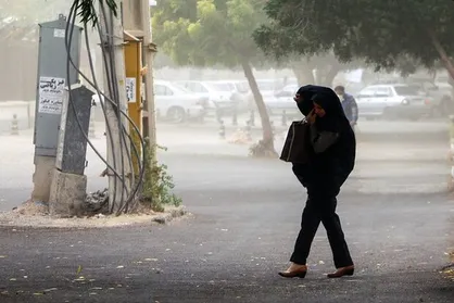 افزایش سرعت وزش باد و خیزش گرد و خاک در برخی استان&zwnj;&lrm;ها