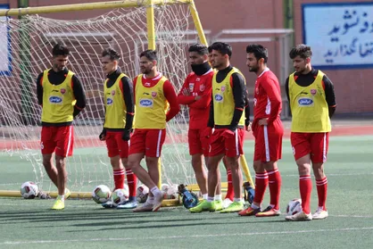 تمرین پرسپولیس روی چمن مصنوعی بدون ۸ بازیکن