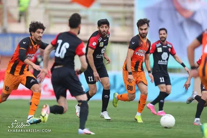 حاشیه بازی پرسپولیس در کرمان/ باد تبلیغات را برد و چمن همه را کلافه کرد