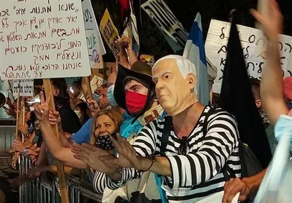 تظاهرات مجدد در برابر منزل نتانیاهو و درخواست برای کناره&zwnj;گیری وی از قدرت