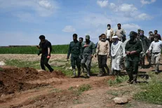 جمعیت امام رضایی‌ها به کمک جهادگران در روستای بهانگر داورزن شتافت