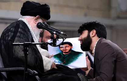 بدون تعارف در دیدار جمعی از دانشجویان با رهبر انقلاب