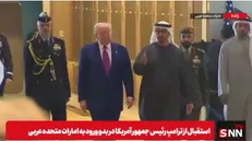 استقبال از ترامپ رئیس جمهور آمریکا در بدو ورود به امارات متحده عربی + فیلم