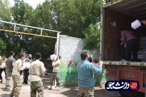خدمت رسانی دانشجویان خوزستانی به سیل زدگان اسکان داده شده در یادمان شهدای هویزه