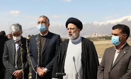 نهال&zwnj;کاری شهردار تهران و رئیس&zwnj;جمهور به مناسبت روز درختکاری