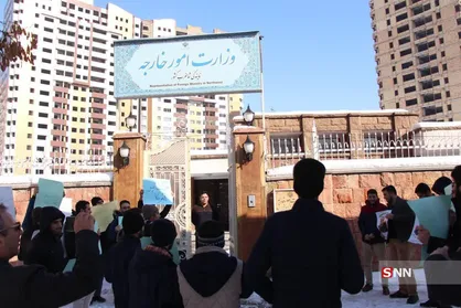 دانشجویان تبریزی مقابل نمایندگی وزارت امور خارجه تجمع کردند + تصاویر