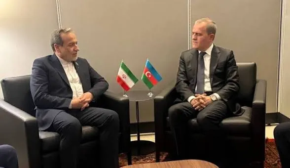 عراقچی در دیدار وزیر خارجه جمهوری آذربایجان: مصمم بر دفاع از حاکمیت و منافع ملی خود هستیم