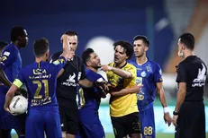 باشگاه سپاهان: از هدیه داور لذت ببرید و در مورد نورافکن اظهار نظر نکنید!