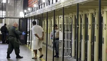۲۰ درصد زندانیان در آمریکا به کرونا مبتلا هستند