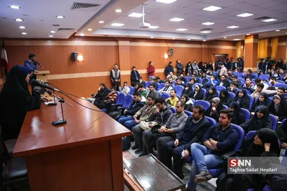 کرسی آزاداندیشی با موضوع سیاست&zwnj;های اقتصادی دولت و افزایش قیمت بنزین در دانشگاه امیرکبیر برگزار شد