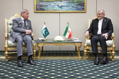 تاکید سران ایران و پاکستان بر تقویت همکاری&zwnj;های مشترک و تسریع در اجرای توافقات فیمابین + فیلم