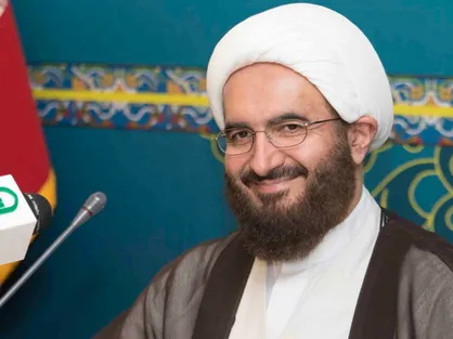 یک نشست چالشی با همان لبخند همیشگی / تمام نقدهایی که دانشجویان به نمازجمعه دارند