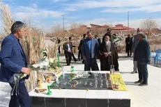 گلزار شهدای گمنام دانشگاه آزاد اسلامی سیرجان غبارروبی شد 