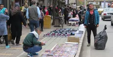 در شرایط اقتصادی فعلی باید از برخورد چکشی با دستفروشان اجتناب کرد