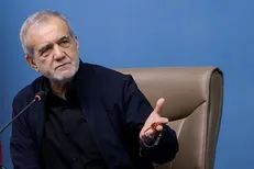 بازدید رئیس‌جمهور از بخش‌های مختلف شبکه خبر به مناسبت روز خبرنگار