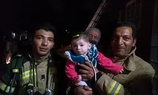 نجات دختر بچه‌ی ۸ ماهه از میان دود