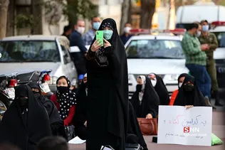 یادبود شهدای مسجد قندوز در مقابل کنسولگری افغانستان