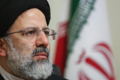 رئیسی: فضای امروز کشور فضای مبارزه با فساد است / بهترین راه برای مصون&zwnj;سازی جامعه اقامه نماز است