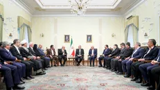 پزشکیان: رفتار آمریکا با درخواست مذاکره تناقض دارد/ اگر خواهان مذاکره هستند، دیگر تهدید برای چیست؟