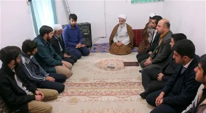 مسئولان دانشگاه آزاد سمنان با خانواده شهید محمدرحیم رحیمی دیدار کردند