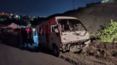 ۴ کشته و ۱۵ مصدوم در واژگونی مینی‌بوس در طرقبه