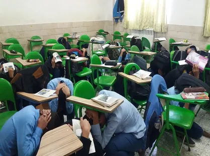 مانور زلزله و نحوه پناهگیری در مدارس چگونه است