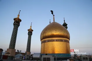 
مراسم تعویض پرچم گنبد حرم حضرت معصومه (س)