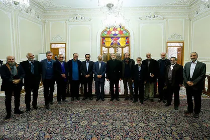 فیلم/ دیدار کارگردانان سریال های فاخر و رئیس صداوسیما با رئیس مجلس
