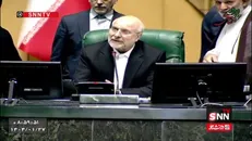 قالیباف خطاب به نمایندگان: هرکس خارج از دستور تذکر بدهد و صحبت کند بخاطر اینکه وقت مردم و مجلس گرفته میشود، حتما من میکروفونش را قطع میکنم