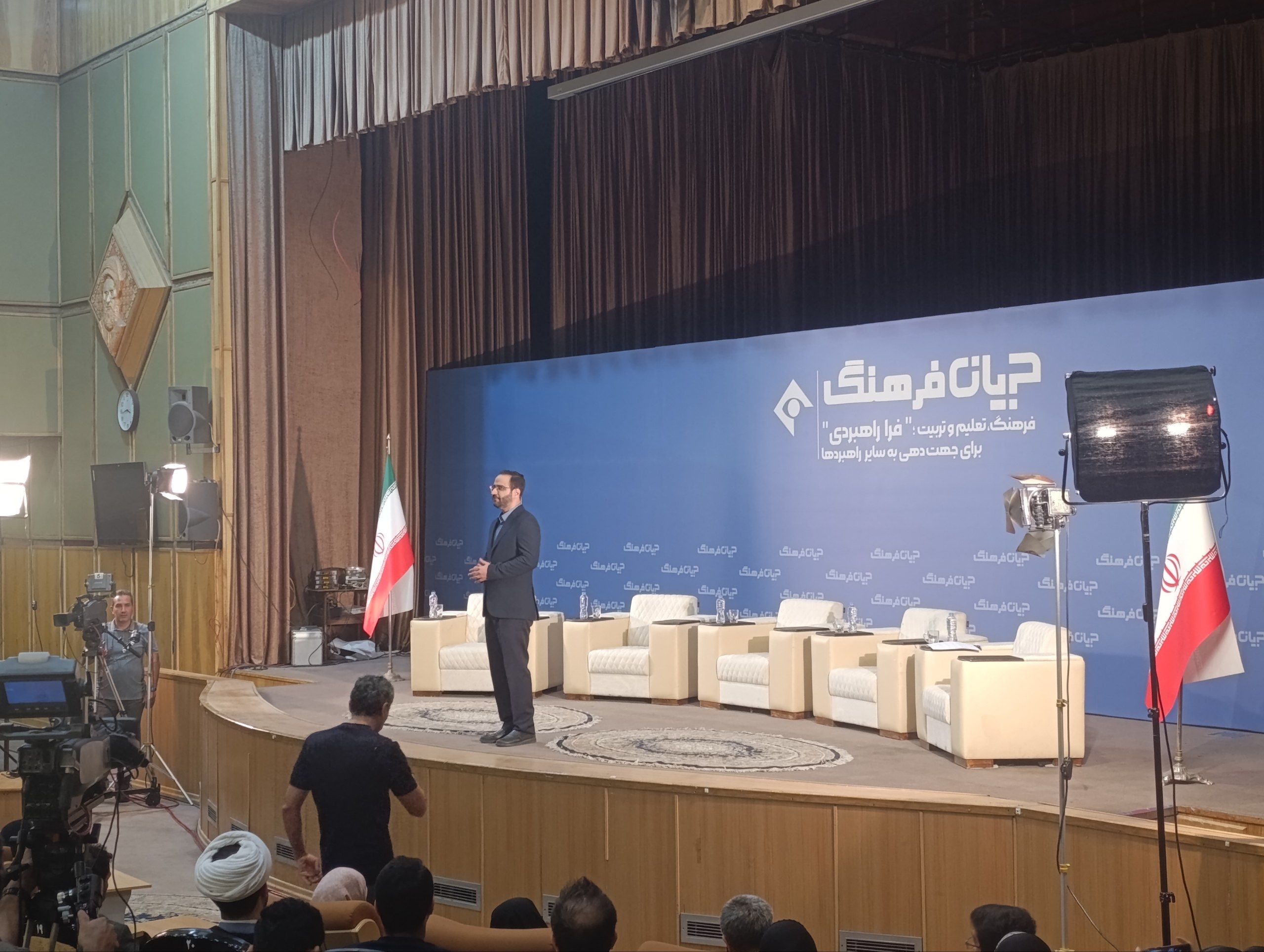 مهدیانی: «تلاش کردیم میان مباحث نظری و مسائل عینی جامعه زنجیره ایجاد کنیم»؛ روایتی از پشت صحنه «جریان فرهنگ» و گفتوگوی معلمها درباره فرهنگ مهدیانی: «تلاش کردیم میان مباحث نظری و مسائل عینی جامعه زنجیره ایجاد کنیم»؛ روایتی از پشت صحنه «جریان فرهنگ» و گفتوگوی معلمها درباره فرهنگ