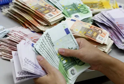کاهش نرخ دلار و افزایش قیمت يورو