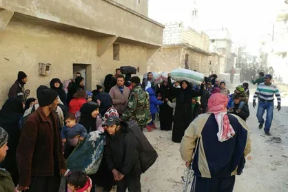 بازگشت ۴۰۰ غیرنظامی سوری به خانه هایشان در حلب