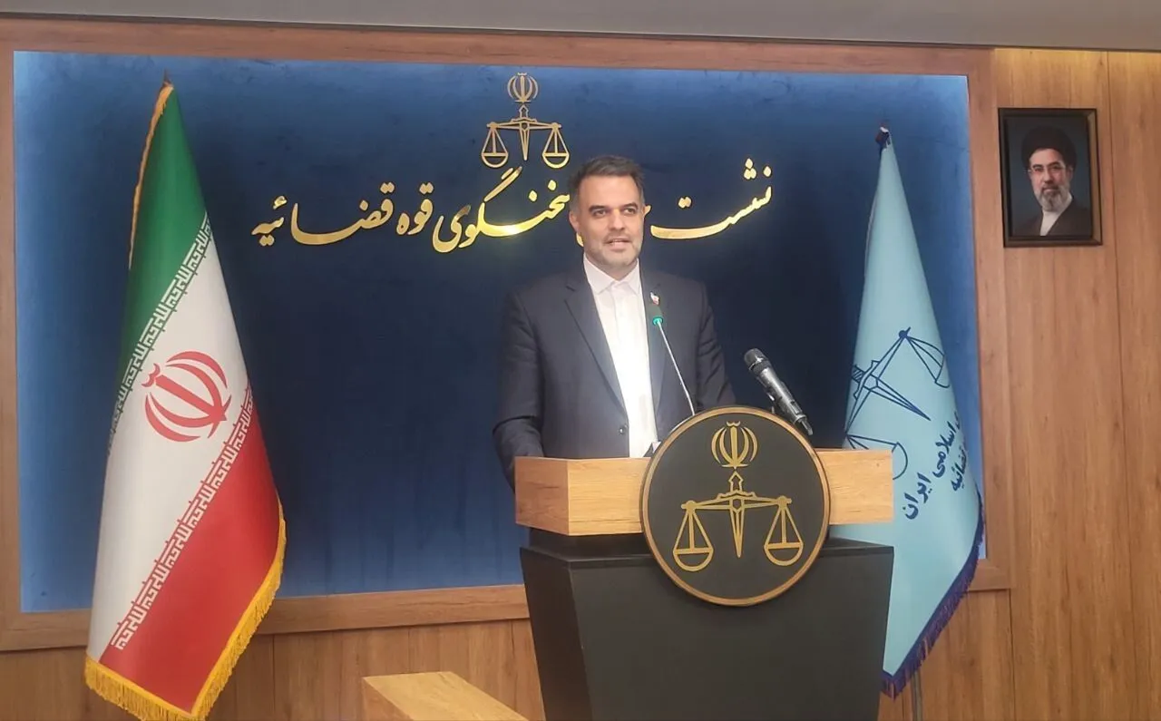 کاظمی: در خصوص پرونده تخریب ساختمان قدیمی در سبزوار، دادستان این شهرستان وارد پرونده شد و لوازم و ماشین‌آلاتی که با آنها تخریب می‌کردند، توقیف شدند + فیلم