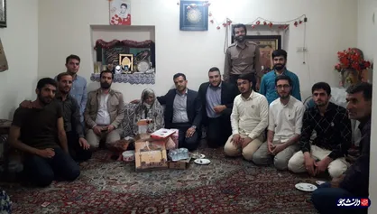 میهمانی مادر شهیدی که فرزندش حضور مهمان را خبر می&zwnj;دهد / حضور سرزده جوانان همدانی در خانه شهید پیری