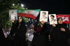 رجزخوانی مردم سمنان در قرار ۱۹۶ اقتدار/سمنانی‌ها شعار خونخواهی رهبر شهید را سر دادند+ فیلم