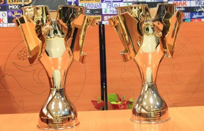اهدای جام به تیم قهرمان توسط وزیر ورزش