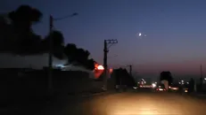 آتش سوزی در واحد فرآوری روغن خودرو در شهرک صنعتی طبس + فیلم