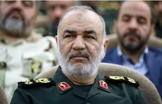 سرلشکر سلامی: نهراسیدن از قدرت‌ها راز حیات و بقای یک ملت است